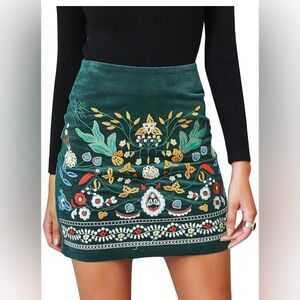 Simplee Green Floral Embroidered Corduroy Boho Mini Skirt Women’s Sz M